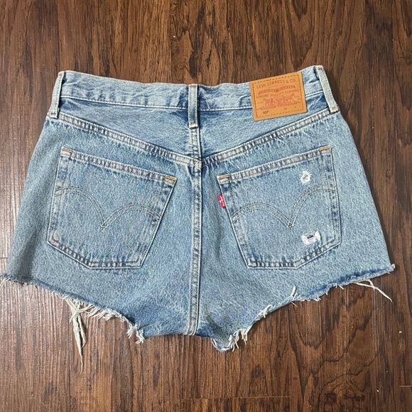 Levi’s 501 Shorts - Picture 2 of 3